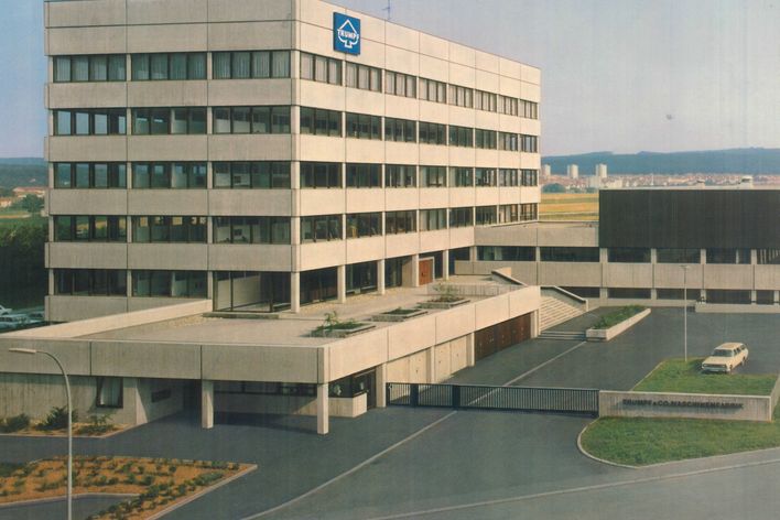 historical picture of the headquarters building of TRUMPF in Ditzingen Germany